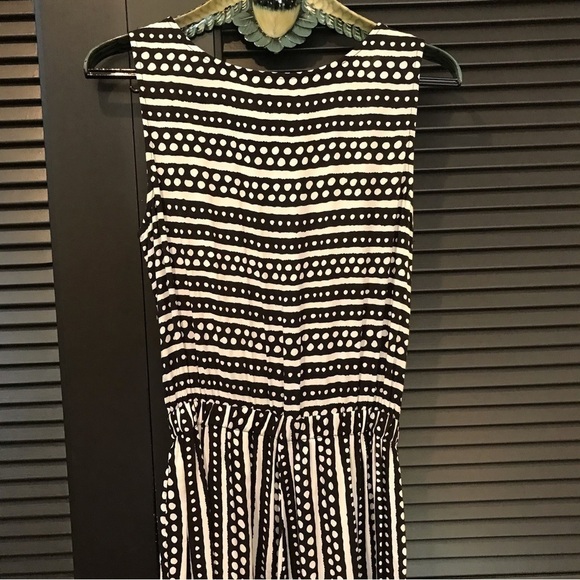 Bobeau Jumpsuit, Black and White Batik Type Pattern, Sleeveless V Neck, Size S - Picture 14 of 16